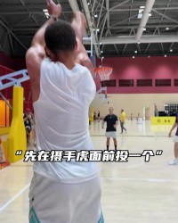 有好好练中文！库里中国行第一件事就是训练 “一二三”字正腔圆